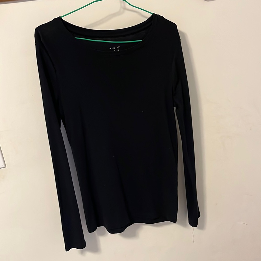 Black long sleeve tee